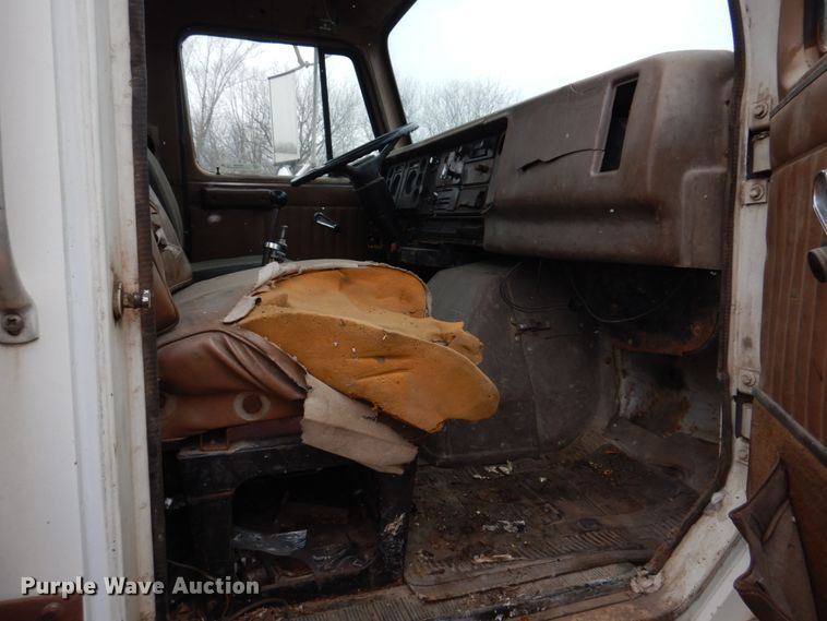 image for item IM9628 1986 International F2674  crane truck