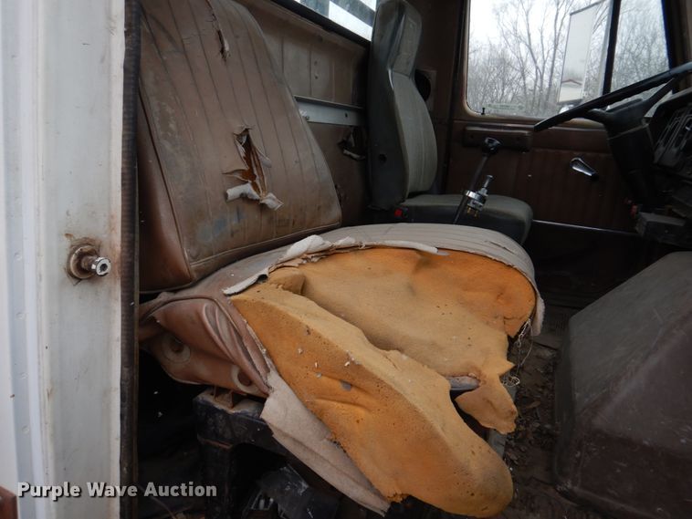 image for item IM9628 1986 International F2674  crane truck