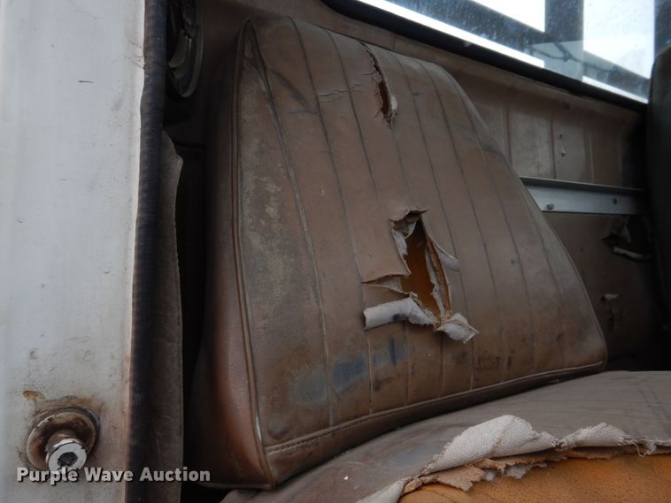 image for item IM9628 1986 International F2674  crane truck