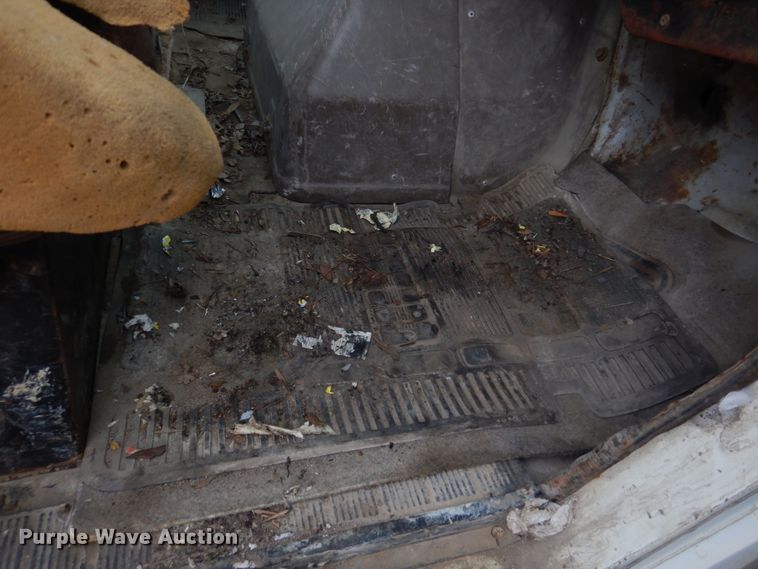 image for item IM9628 1986 International F2674  crane truck