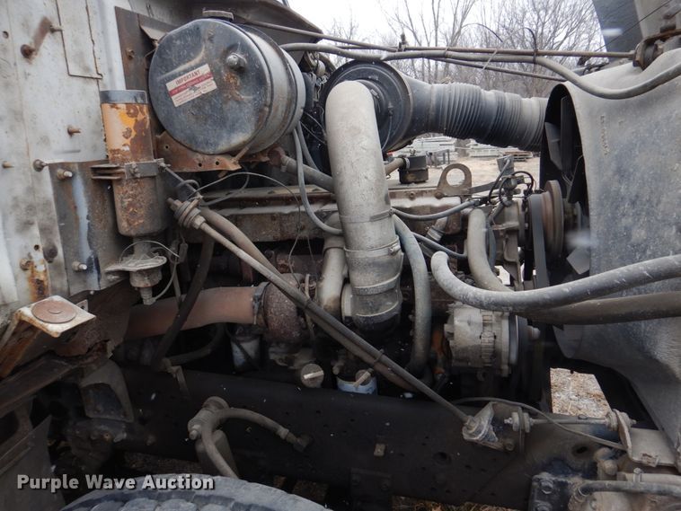 image for item IM9628 1986 International F2674  crane truck