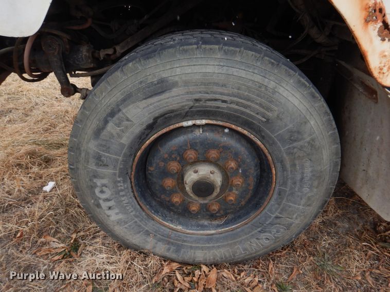 image for item IM9628 1986 International F2674  crane truck