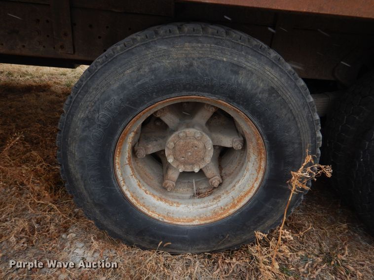 image for item IM9628 1986 International F2674  crane truck