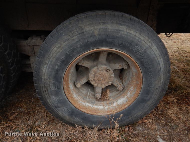 image for item IM9628 1986 International F2674  crane truck