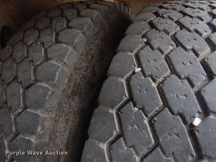 image for item IM9628 1986 International F2674  crane truck