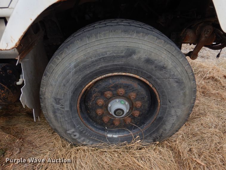 image for item IM9628 1986 International F2674  crane truck