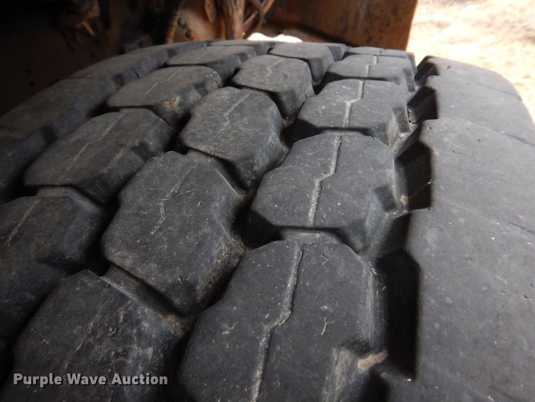 image for item IM9628 1986 International F2674  crane truck