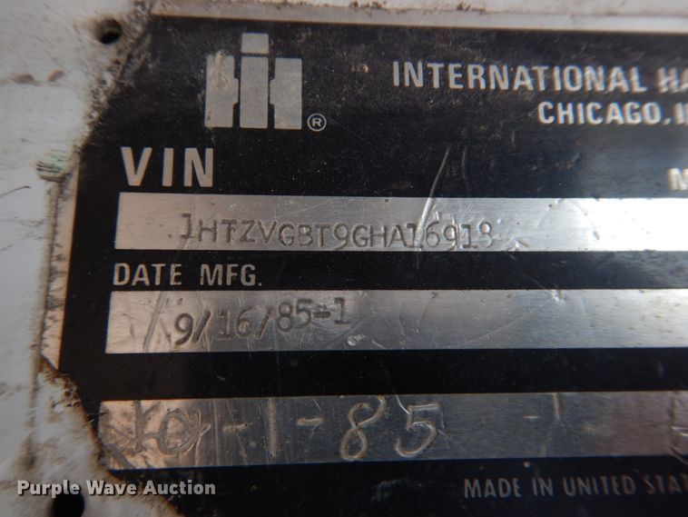 image for item IM9628 1986 International F2674  crane truck