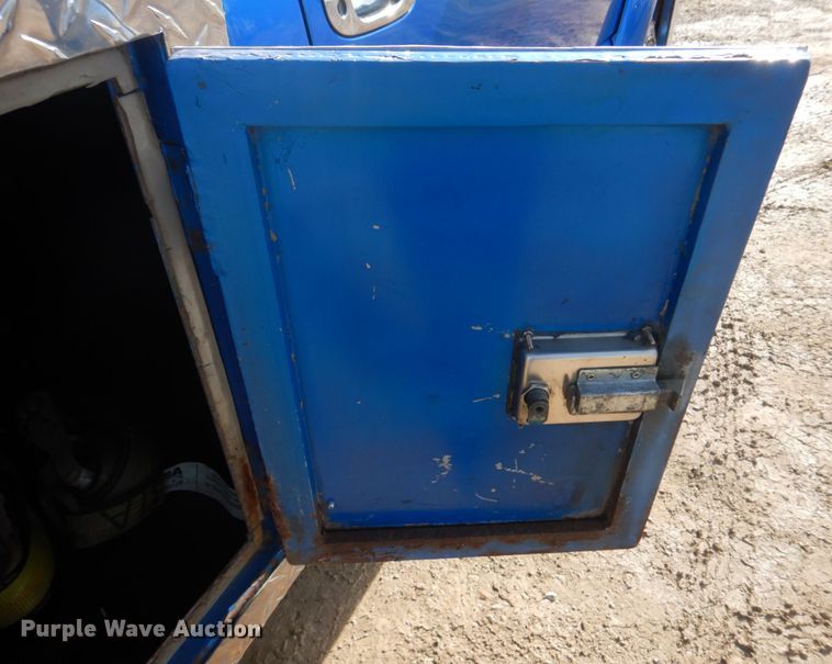 image for item IM9631 1999 Dodge Ram 3500  tow truck