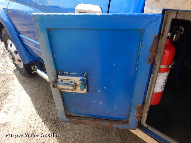 image for item IM9631 1999 Dodge Ram 3500  tow truck