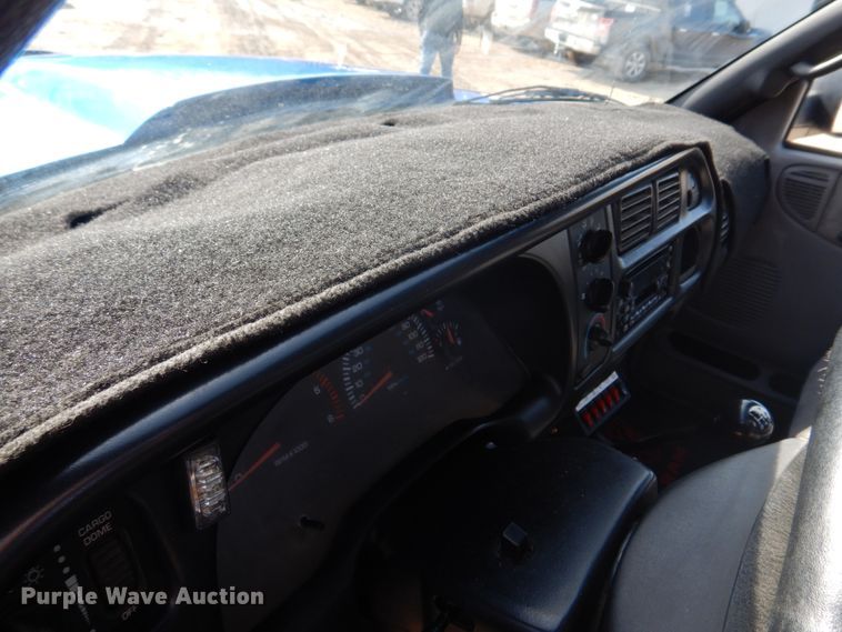 image for item IM9631 1999 Dodge Ram 3500  tow truck