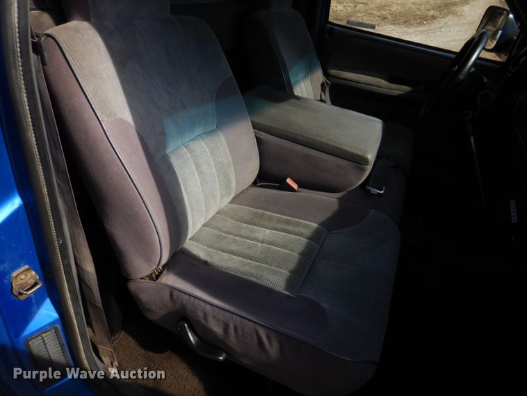 image for item IM9631 1999 Dodge Ram 3500  tow truck