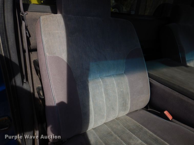 image for item IM9631 1999 Dodge Ram 3500  tow truck