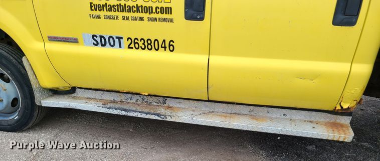 image for item IM9776 2004 Ford F450 Super Duty XL  flatbed truck