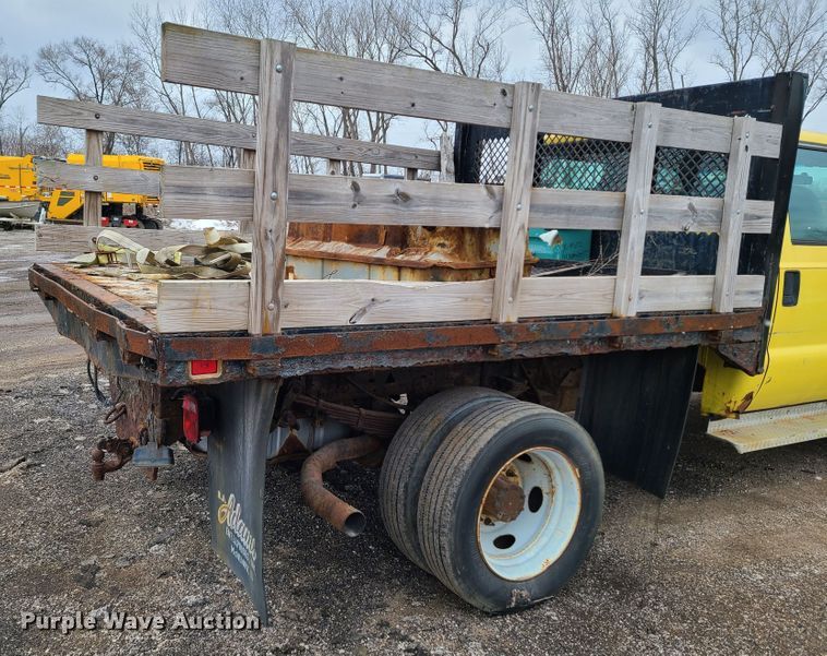 image for item IM9776 2004 Ford F450 Super Duty XL  flatbed truck