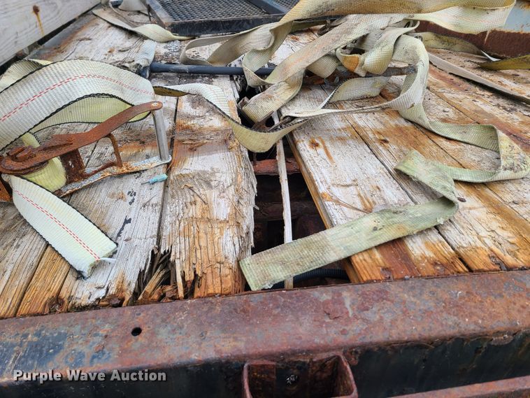 image for item IM9776 2004 Ford F450 Super Duty XL  flatbed truck