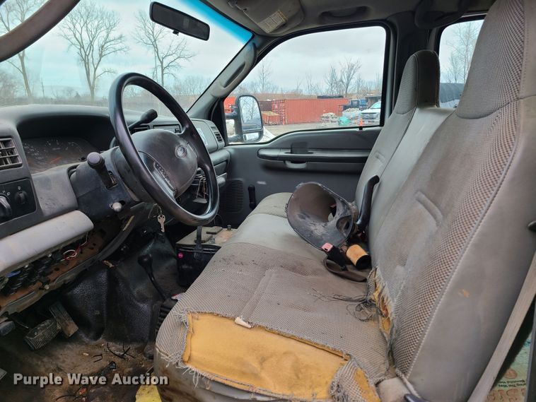 image for item IM9776 2004 Ford F450 Super Duty XL  flatbed truck