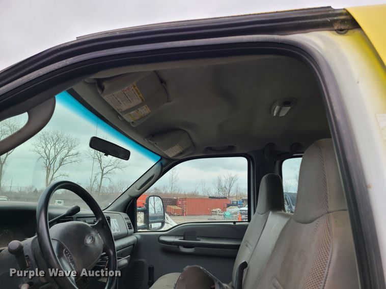 image for item IM9776 2004 Ford F450 Super Duty XL  flatbed truck