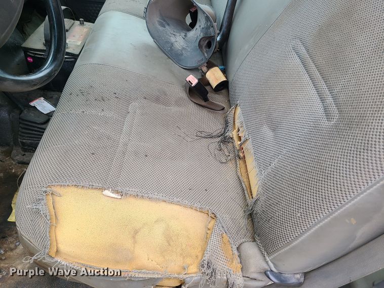 image for item IM9776 2004 Ford F450 Super Duty XL  flatbed truck