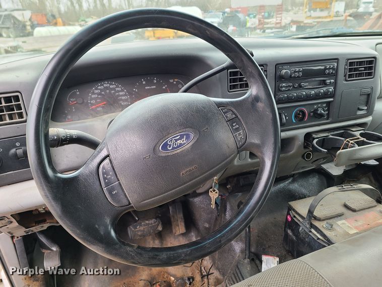 image for item IM9776 2004 Ford F450 Super Duty XL  flatbed truck