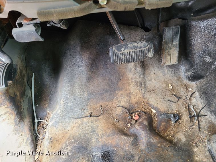 image for item IM9776 2004 Ford F450 Super Duty XL  flatbed truck