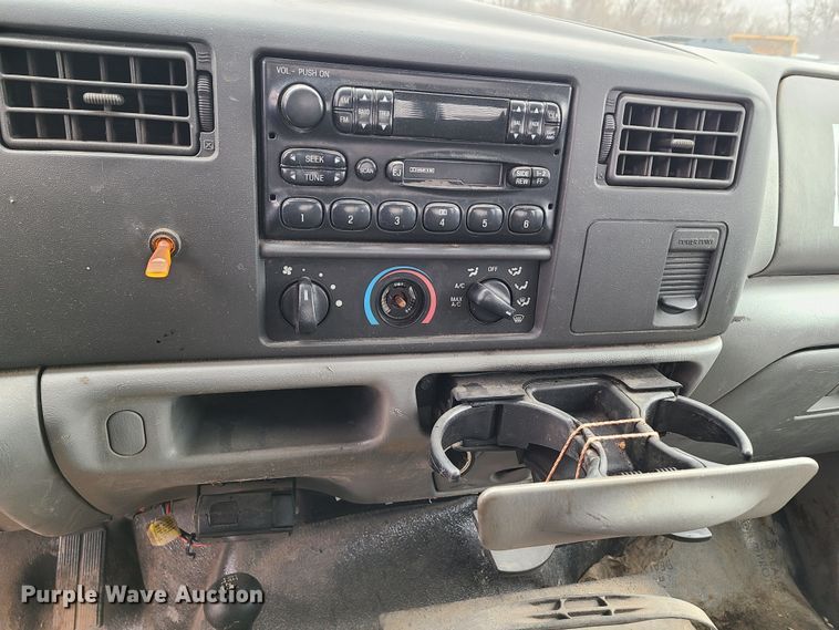 image for item IM9776 2004 Ford F450 Super Duty XL  flatbed truck