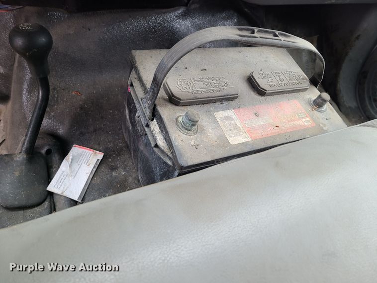 image for item IM9776 2004 Ford F450 Super Duty XL  flatbed truck