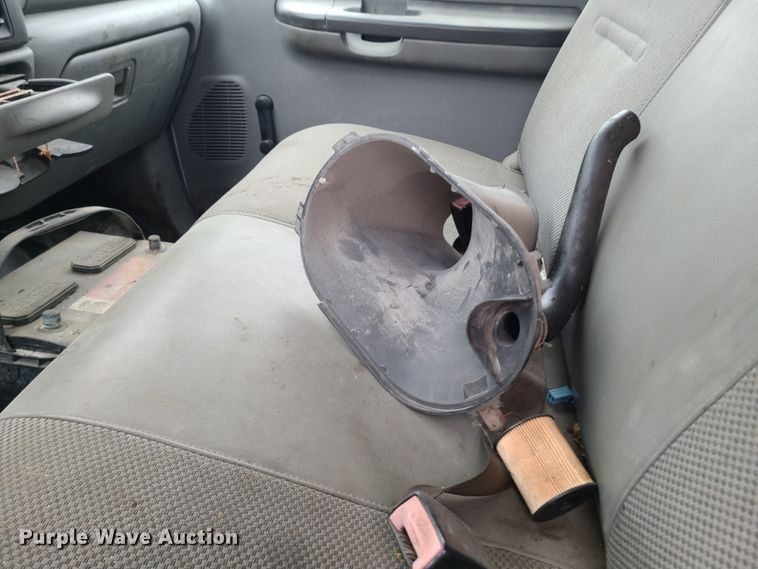 image for item IM9776 2004 Ford F450 Super Duty XL  flatbed truck