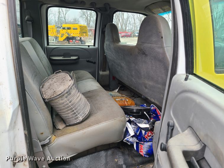 image for item IM9776 2004 Ford F450 Super Duty XL  flatbed truck