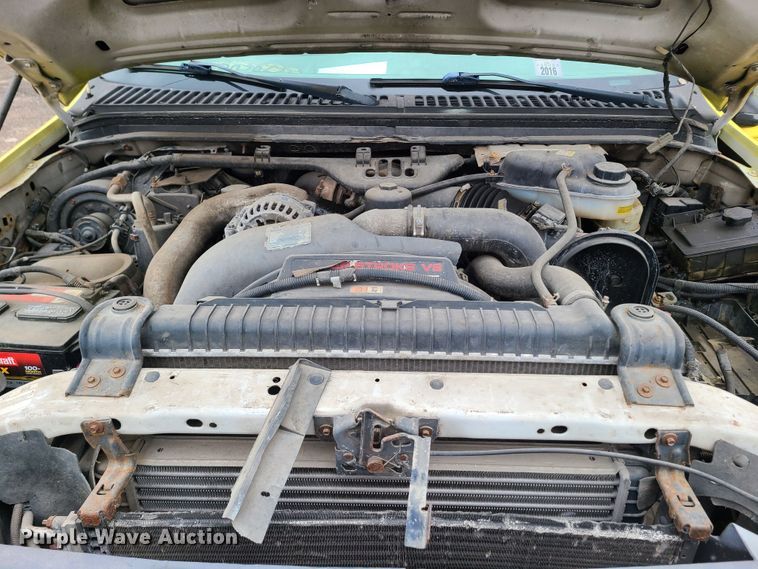 image for item IM9776 2004 Ford F450 Super Duty XL  flatbed truck