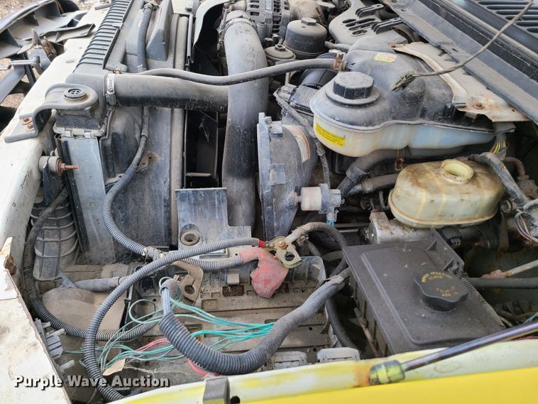 image for item IM9776 2004 Ford F450 Super Duty XL  flatbed truck