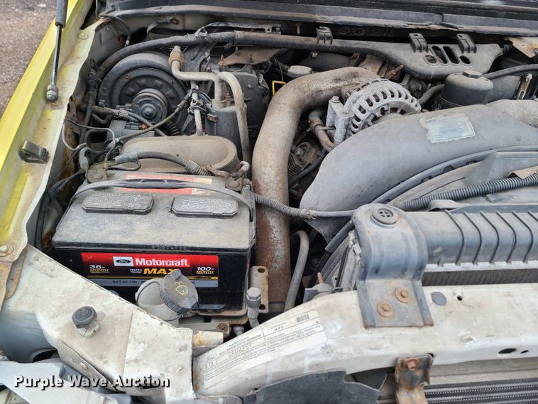 image for item IM9776 2004 Ford F450 Super Duty XL  flatbed truck