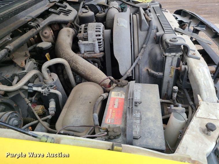 image for item IM9776 2004 Ford F450 Super Duty XL  flatbed truck