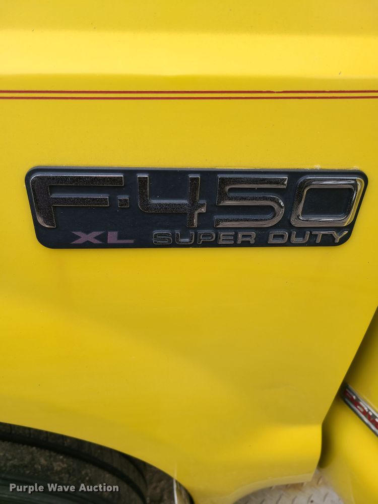 image for item IM9776 2004 Ford F450 Super Duty XL  flatbed truck