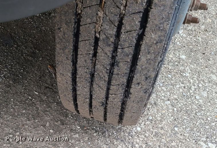 image for item IM9776 2004 Ford F450 Super Duty XL  flatbed truck