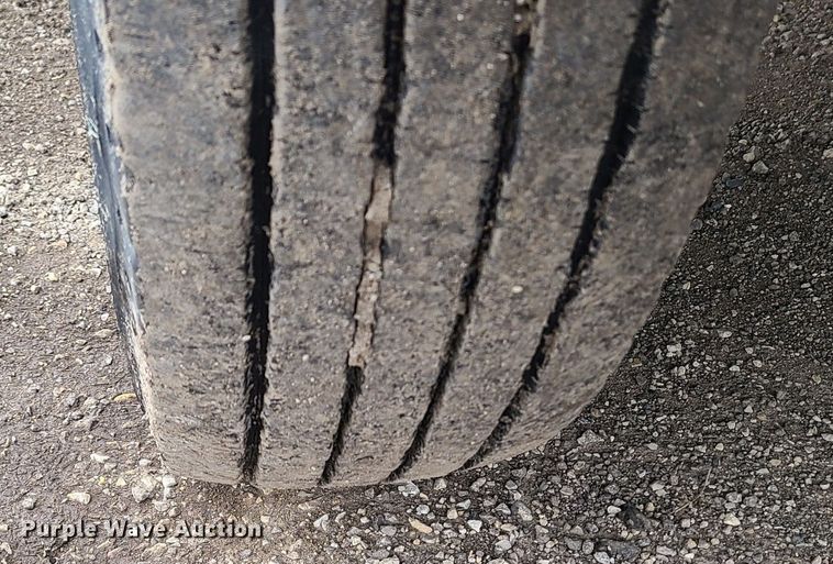 image for item IM9776 2004 Ford F450 Super Duty XL  flatbed truck