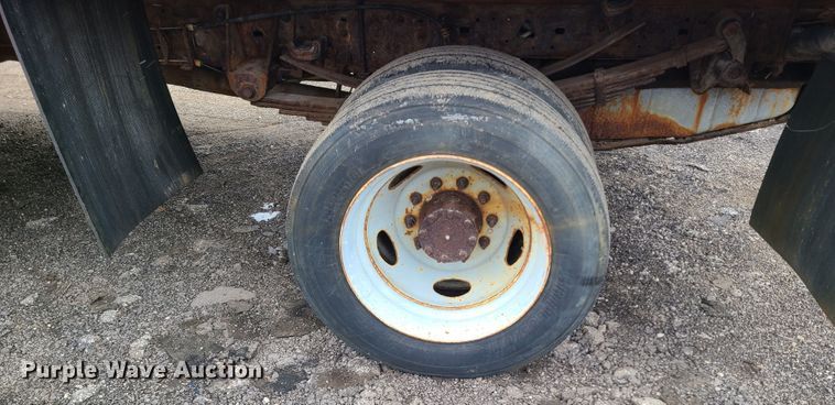 image for item IM9776 2004 Ford F450 Super Duty XL  flatbed truck