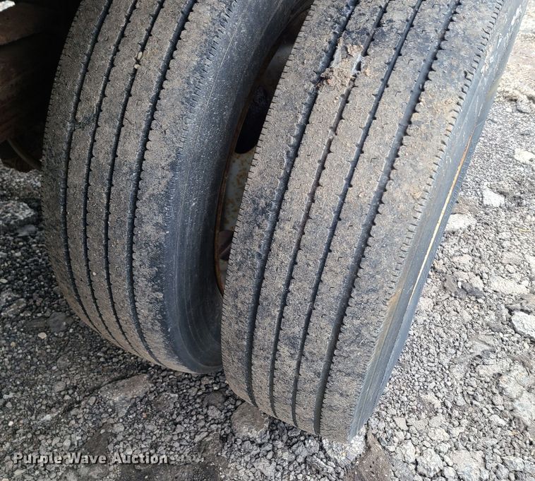 image for item IM9776 2004 Ford F450 Super Duty XL  flatbed truck