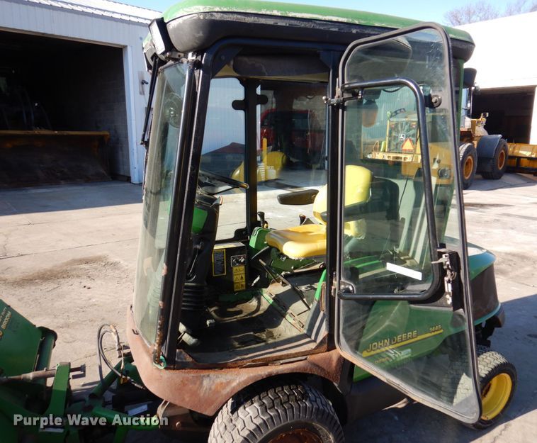image for item IM9786 John Deere 1445  lawn mower