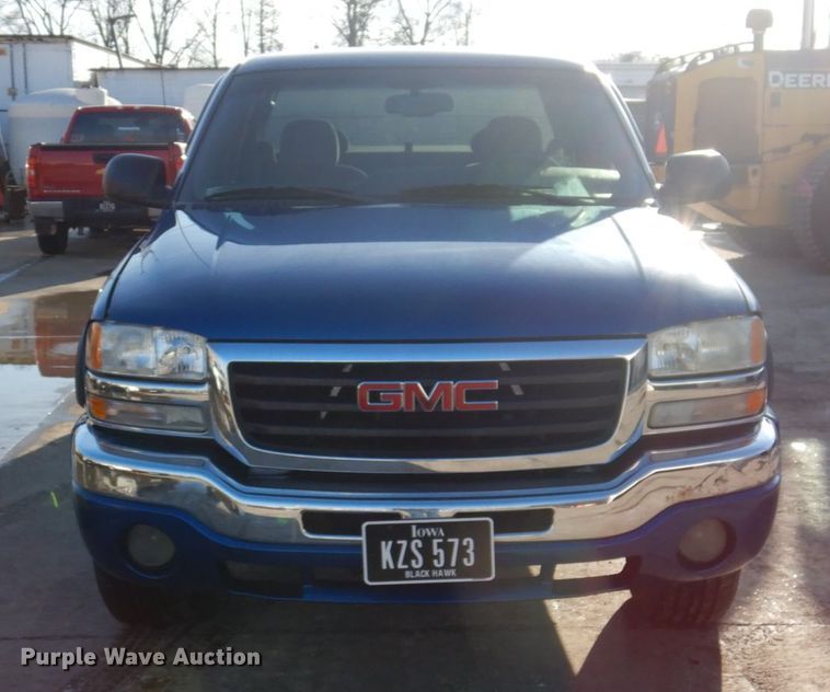 image for item IM9787 2004 GMC Sierra 1500  Ext. Cab pickup truck