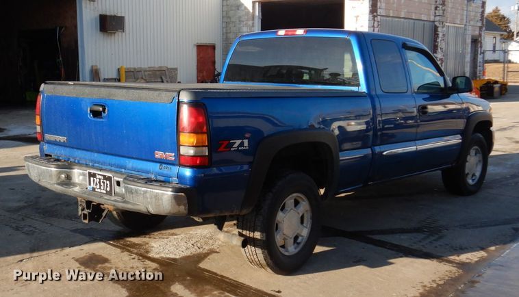 image for item IM9787 2004 GMC Sierra 1500  Ext. Cab pickup truck