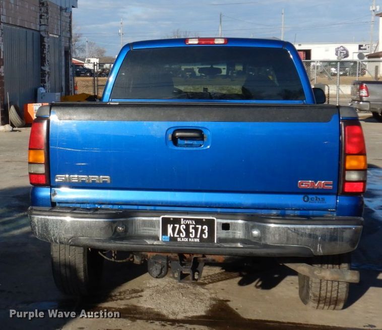 image for item IM9787 2004 GMC Sierra 1500  Ext. Cab pickup truck