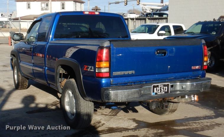 image for item IM9787 2004 GMC Sierra 1500  Ext. Cab pickup truck