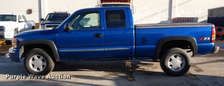 image for item IM9787 2004 GMC Sierra 1500  Ext. Cab pickup truck