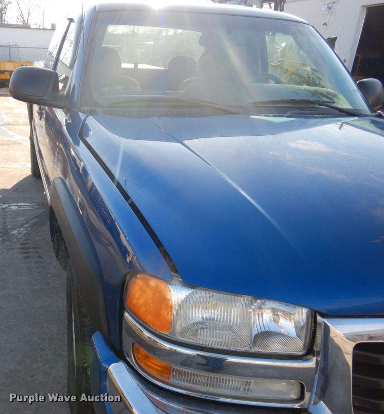 image for item IM9787 2004 GMC Sierra 1500  Ext. Cab pickup truck