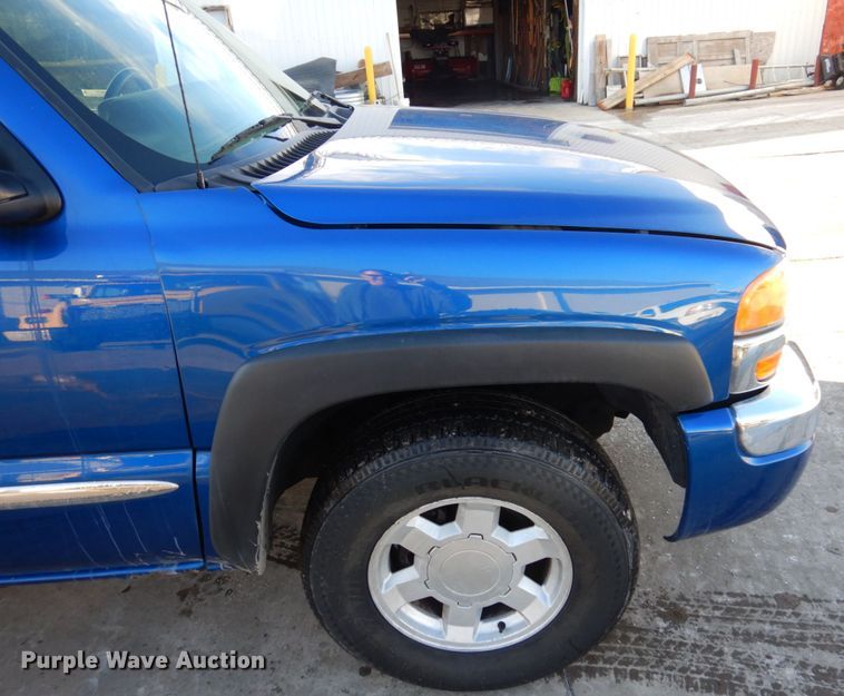 image for item IM9787 2004 GMC Sierra 1500  Ext. Cab pickup truck