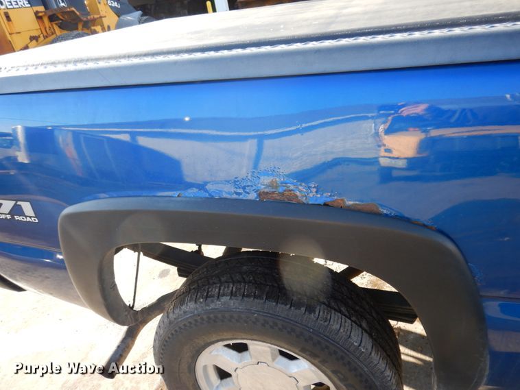 image for item IM9787 2004 GMC Sierra 1500  Ext. Cab pickup truck