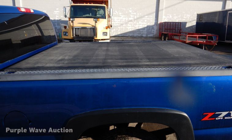 image for item IM9787 2004 GMC Sierra 1500  Ext. Cab pickup truck