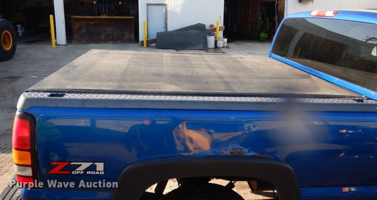 image for item IM9787 2004 GMC Sierra 1500  Ext. Cab pickup truck