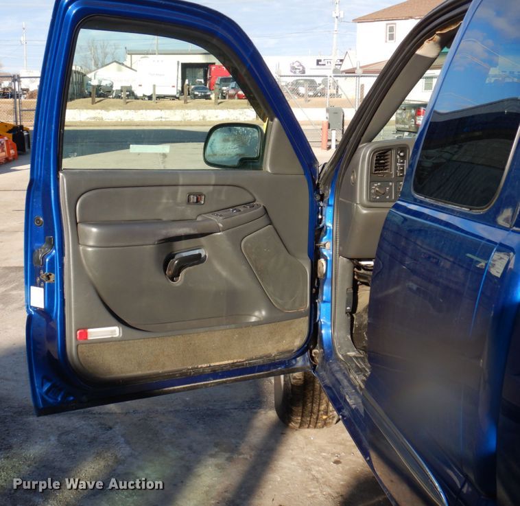 image for item IM9787 2004 GMC Sierra 1500  Ext. Cab pickup truck